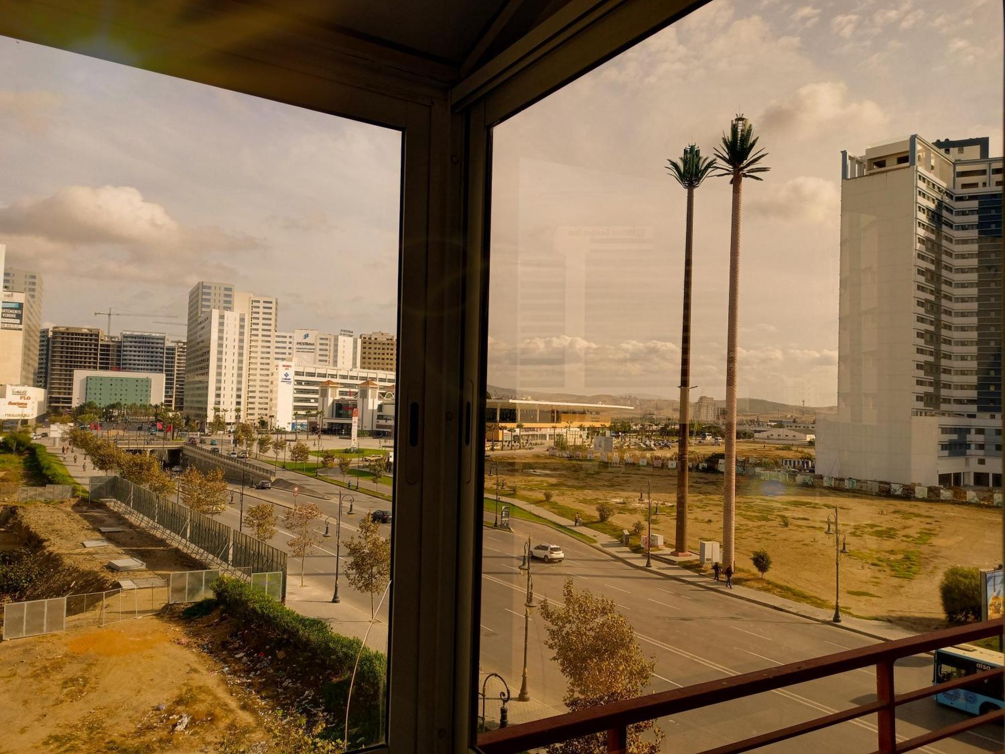 Moderne Appartement Au Plein Centre-Ville En Face Hilton & La Gare De Train Tgv Avec Climatisation Tanca Dış mekan fotoğraf
